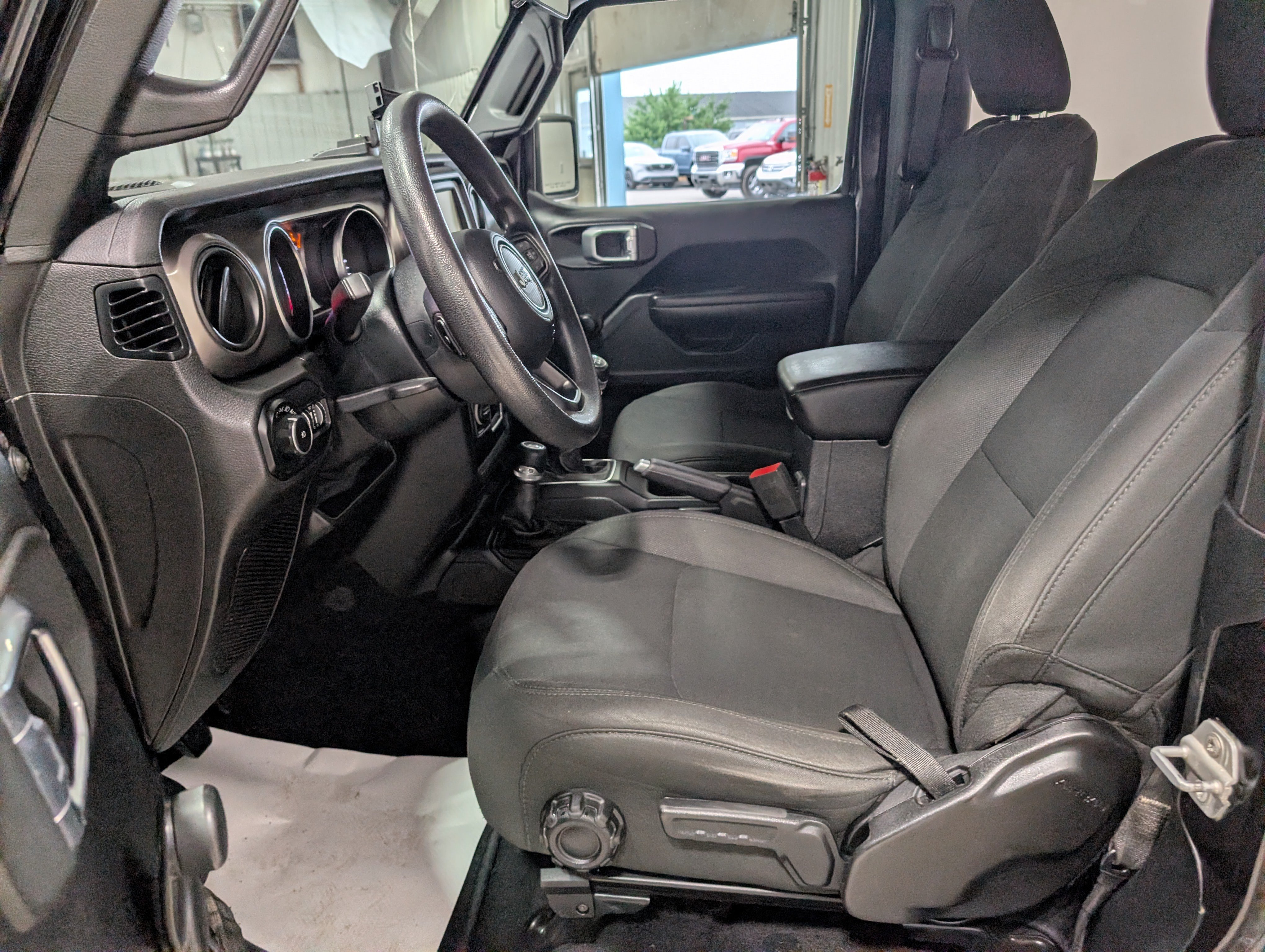 Used 2020 Jeep Wrangler Sport AWD/4WD image 13