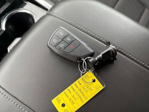 Used 2025 Chevrolet Suburban LS image 33