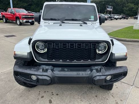 Used 2024 Jeep Gladiator Sport AWD/4WD image 10