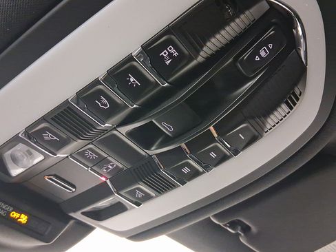 New 2026 Porsche Macan image 27