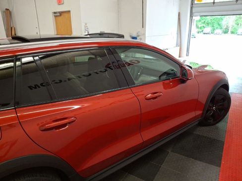 Used 2020 Volvo V60 T5 Cross Country AWD/4WD image 11
