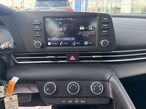 Certified 2025 Hyundai Elantra SE image 32