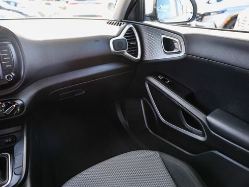 Used 2023 Kia Soul LX FWD image 5