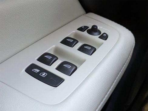 Certified 2023 Volvo V60 B5 Cross Country Ultimate w/ Climate Package image 25