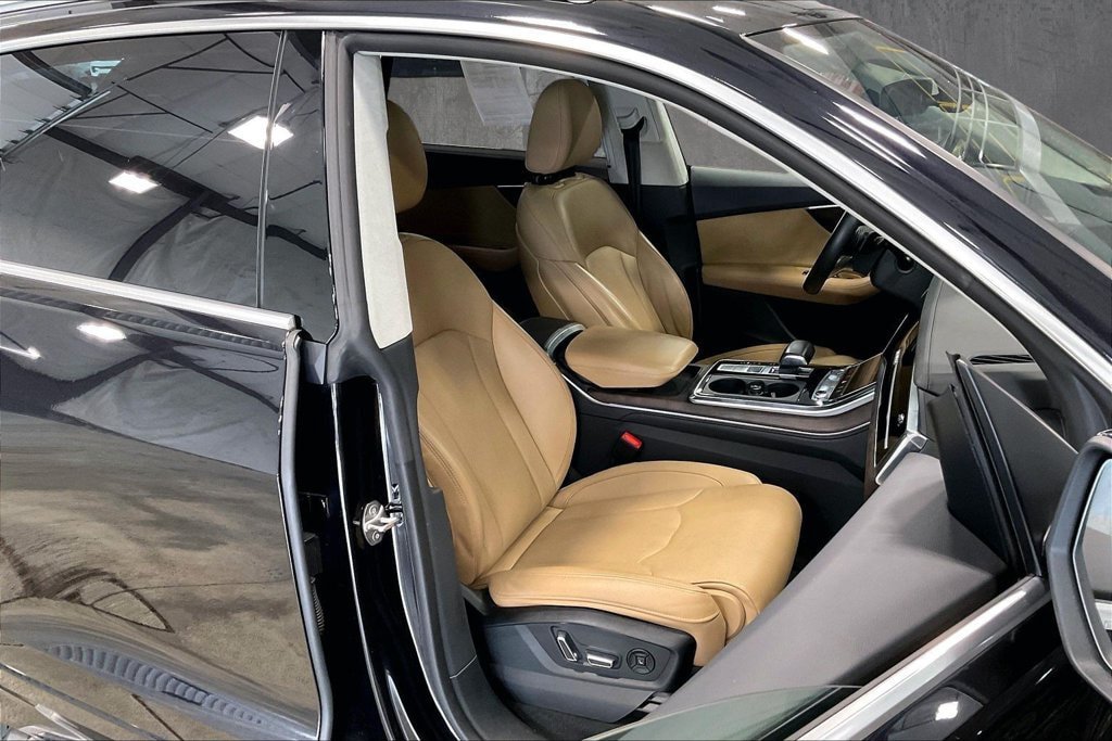 Used 2019 Audi Q8 Prestige w/ Luxury Package AWD/4WD image 30