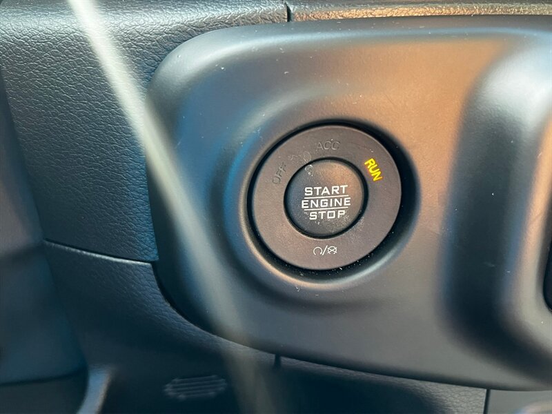Used 2023 Jeep Gladiator Sport AWD/4WD image 33