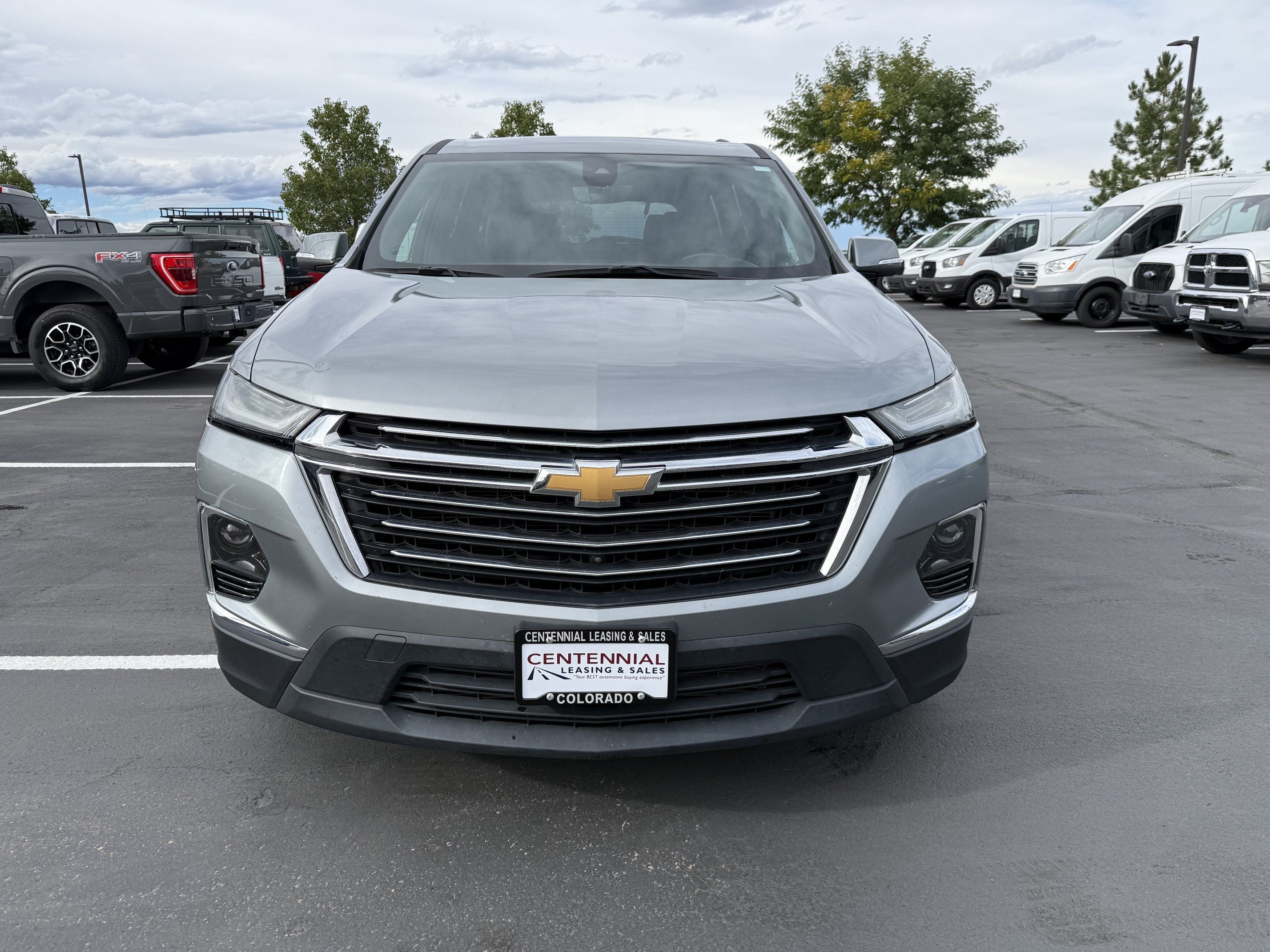 Used 2023 Chevrolet Traverse LT w/ LT Premium Package AWD/4WD image 2