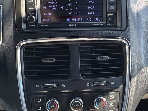 Used 2018 Dodge Grand Caravan SXT image 52