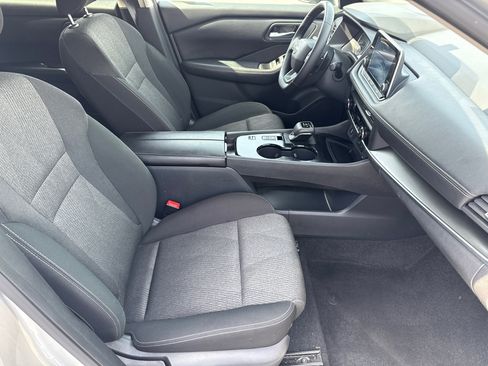 Used 2025 Nissan Rogue SV image 12