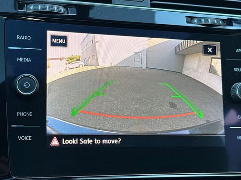 Used 2018 Volkswagen GTI SE image 16