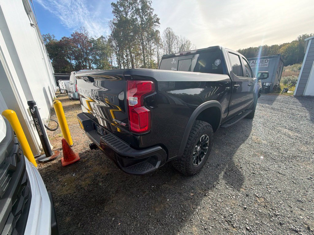 Used 2023 Chevrolet Silverado 1500 ZR2 w/ Technology Package AWD/4WD image 7