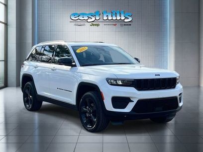 Used 2025 Jeep Grand Cherokee Altitude