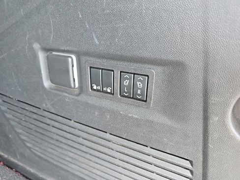 Used 2024 Chevrolet Suburban Premier AWD/4WD image 7