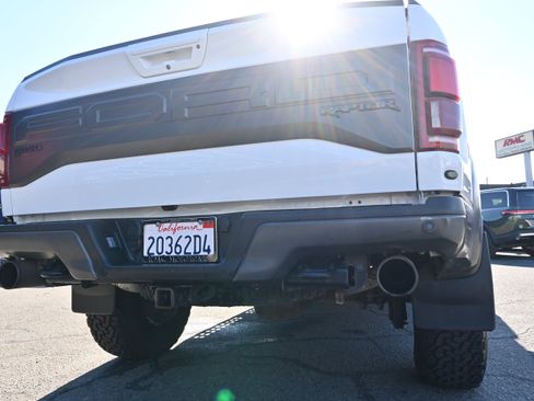 Used 2017 Ford F150 Raptor w/ Equipment Group 802A Luxury AWD/4WD image 19