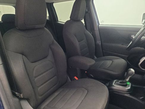 Used 2019 Jeep Renegade Latitude w/ Cold Weather Group image 21