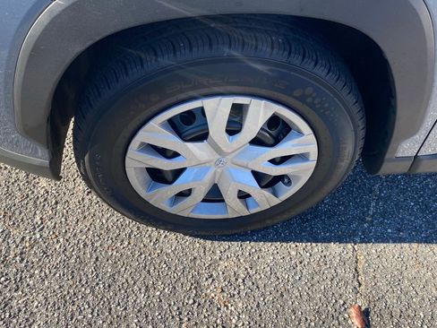 Used 2024 Toyota Corolla Cross L image 19