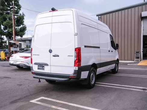 Used 2022 Mercedes-Benz Sprinter 2500 image 4