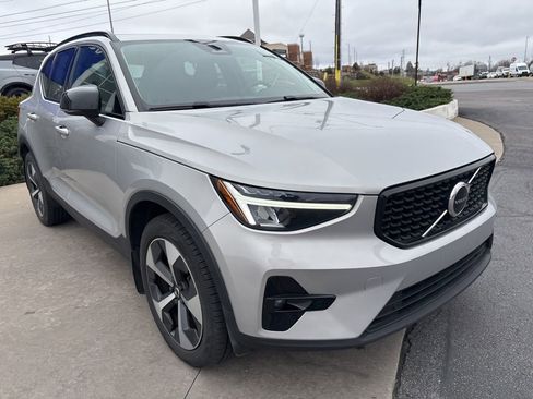 Used 2023 Volvo XC40 B5 Plus w/ Protection Package Premier AWD/4WD image 4