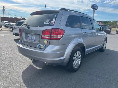 Used 2018 Dodge Journey SE w/ Popular Equipment Group FWD image 4