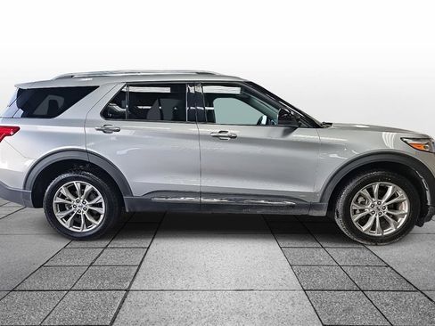 Used 2024 Ford Explorer Limited image 4