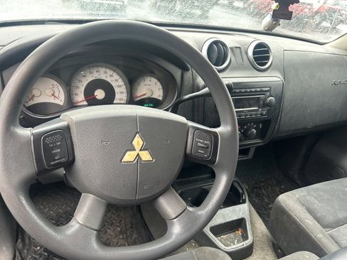 Used 2007 Mitsubishi Raider LS image 25