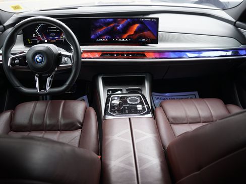 Used 2023 BMW i7 xDrive60 w/ Parking Assistance Package AWD/4WD image 16
