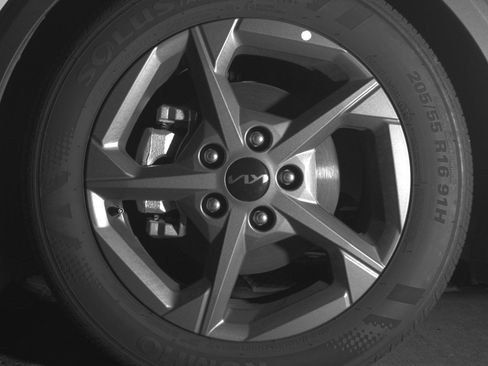 Used 2025 Kia K4 LXS image 12