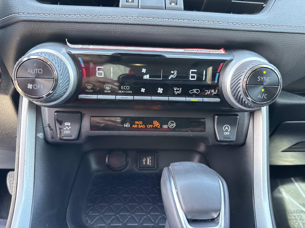 Used 2025 Toyota RAV4 XLE Premium FWD image 31