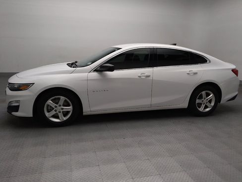 Used 2022 Chevrolet Malibu LS FWD image 2