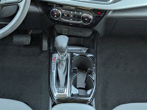 Certified 2025 Chevrolet Trax LT image 20
