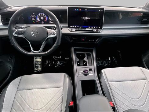 Certified 2025 Volkswagen Tiguan SE R-Line AWD/4WD image 16