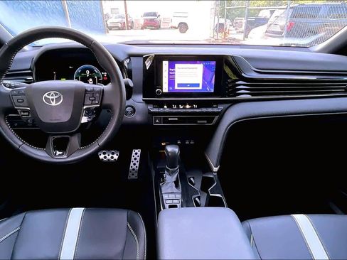 Used 2025 Toyota Camry SE FWD image 15