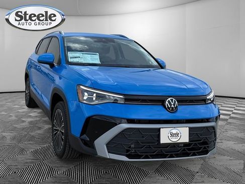 New 2025 Volkswagen Taos SE image 7