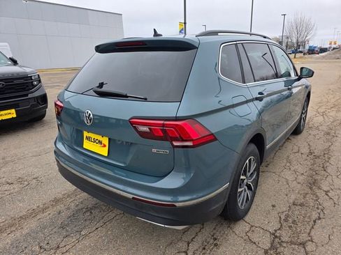 Used 2020 Volkswagen Tiguan SE w/ Panoramic Sunroof Package image 8