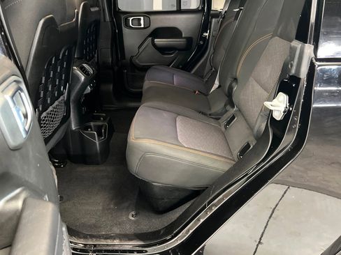 Used 2023 Jeep Gladiator Mojave AWD/4WD image 22