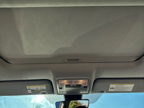 Used 2017 Toyota Highlander SE image 15