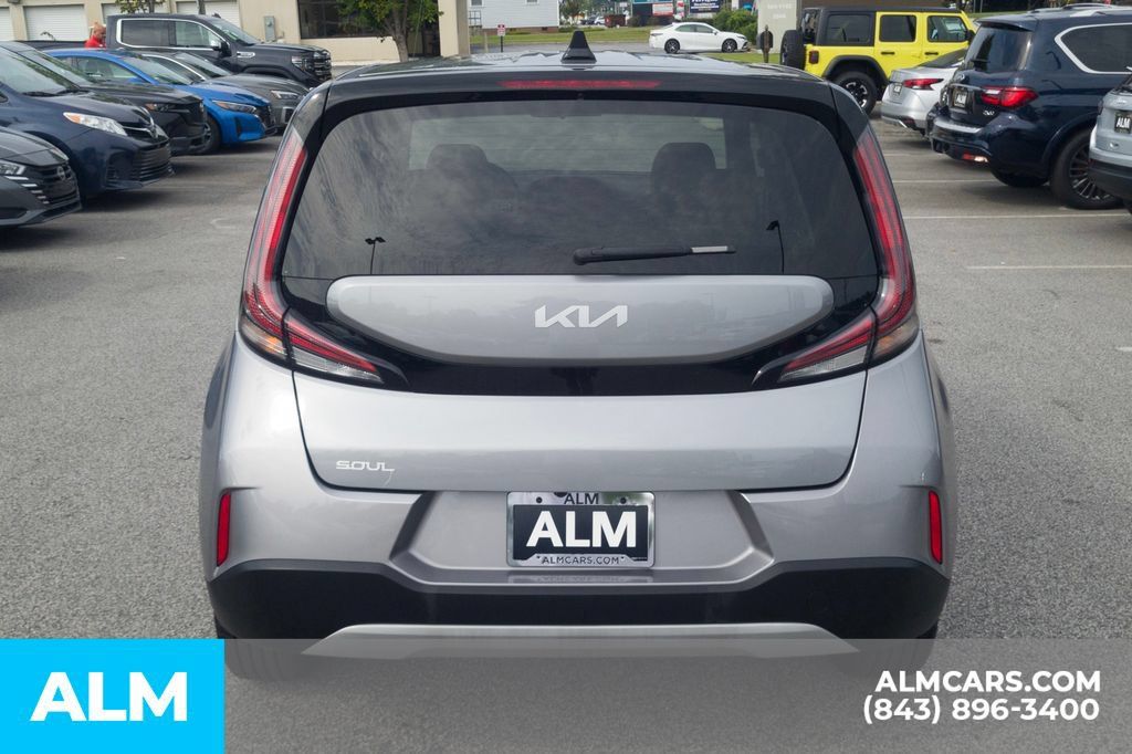 Used 2025 Kia Soul LX w/ LX Technology Package FWD image 6