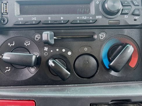 Used 2019 Isuzu NQR RWD image 35