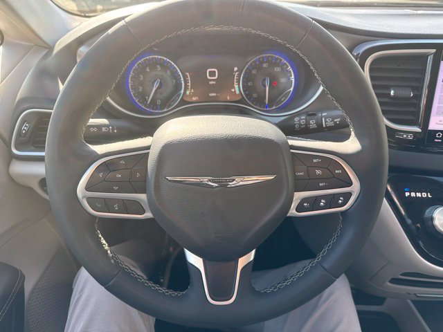 Certified 2024 Chrysler Pacifica Touring-L FWD image 13