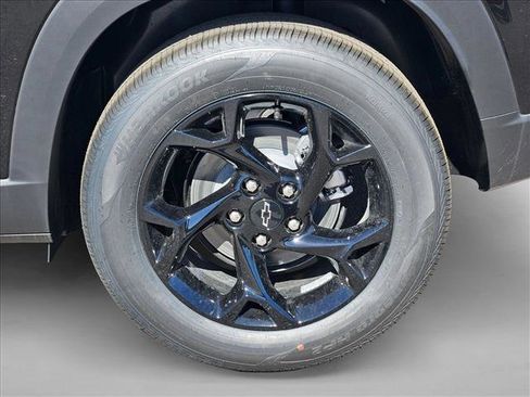 New 2026 Chevrolet Trax LT w/ Sunroof Package FWD image 11