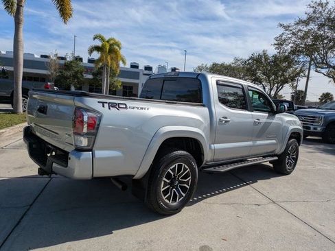 Used 2022 Toyota Tacoma TRD Sport image 4