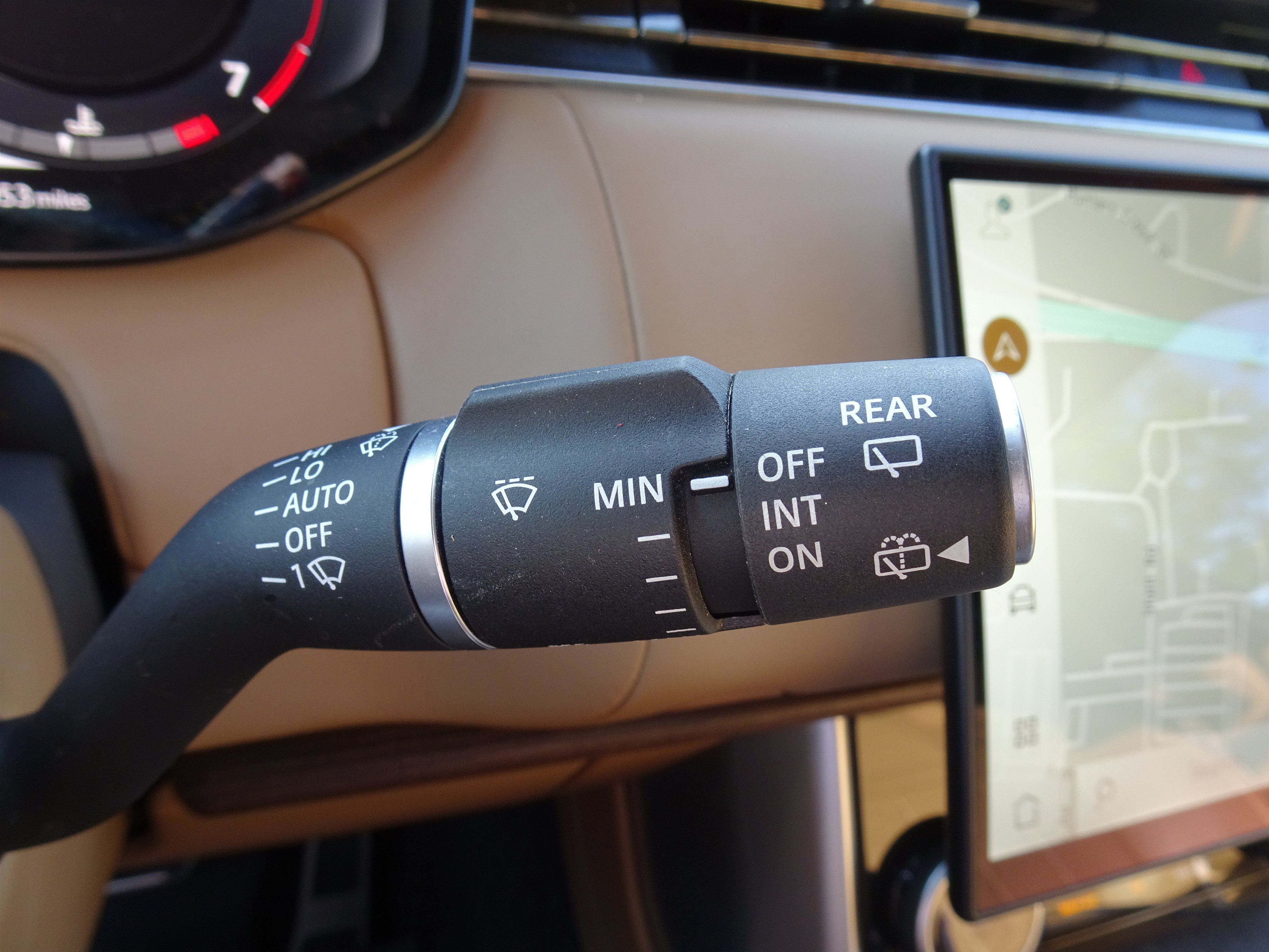 Certified 2023 Land Rover Range Rover Long Wheelbase SE AWD/4WD image 30