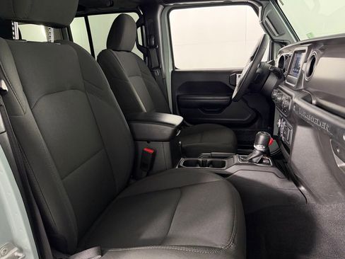 Used 2023 Jeep Wrangler Unlimited image 31