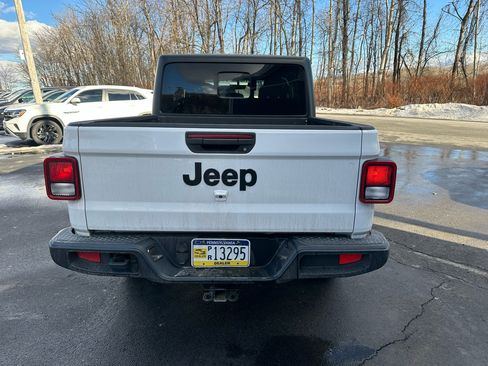 Used 2022 Jeep Gladiator Sport image 6