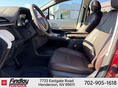 Certified 2023 Toyota Sienna Platinum FWD image 6
