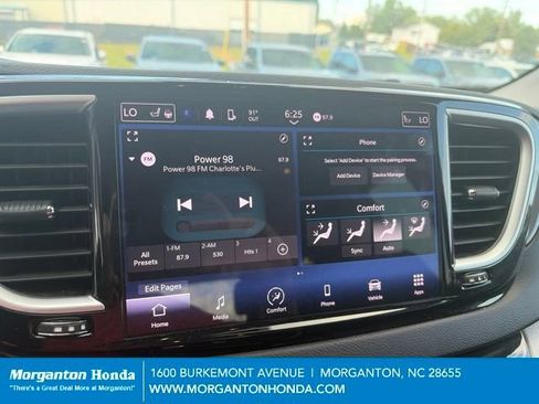 Used 2024 Chrysler Pacifica Touring-L FWD image 20