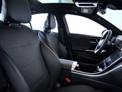 Used 2025 Mercedes-Benz C 300 4MATIC Sedan image 14