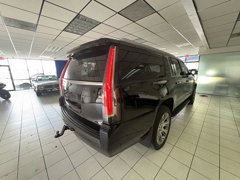 Used 2017 Cadillac Escalade ESV Luxury image 6