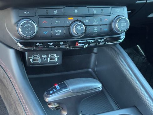 Used 2023 Dodge Durango GT image 26