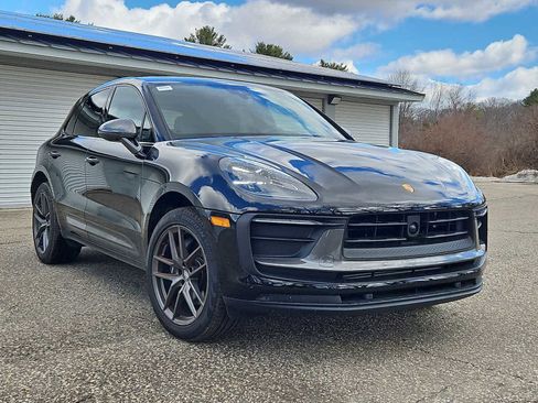 Certified 2025 Porsche Macan Turbo image 9